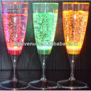 Wunderschöne flüssige aktive Nacht Club Champagner Glas